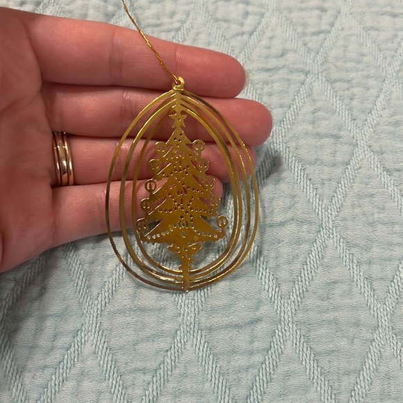 Gold tree ornament - Picture 1 of 2